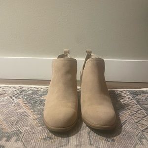 Tom’s wedge booties